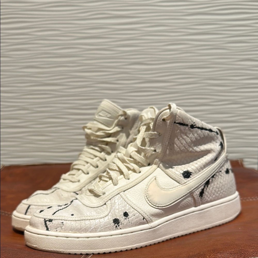 Nike Women's Sneakers in Cream and Black